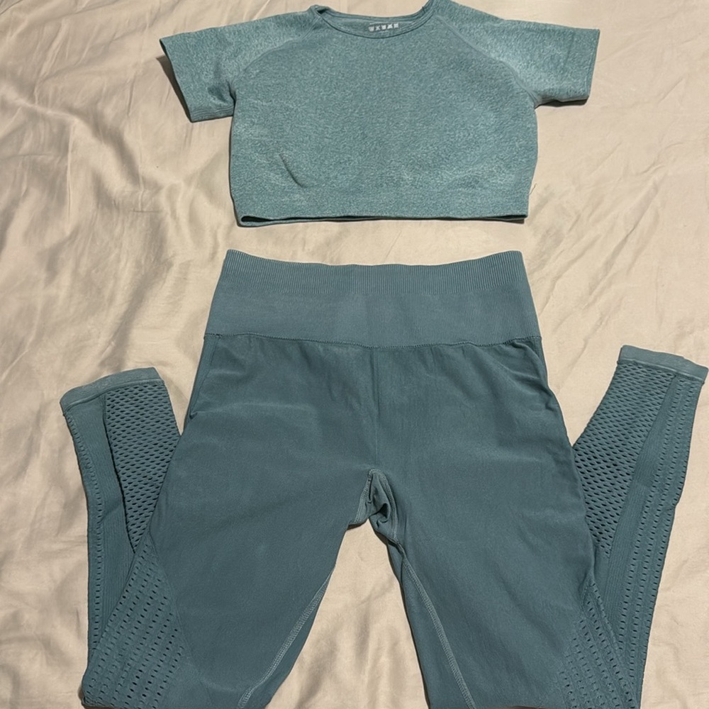 Fabletics set - Picture 2 of 2